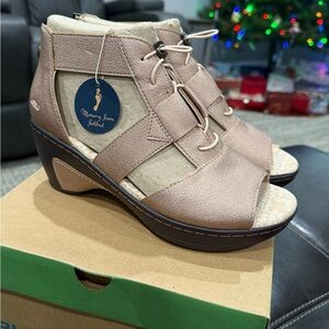 JBU COCO BUNGEE ROSE Women’s Size 8 shoes NEW in box